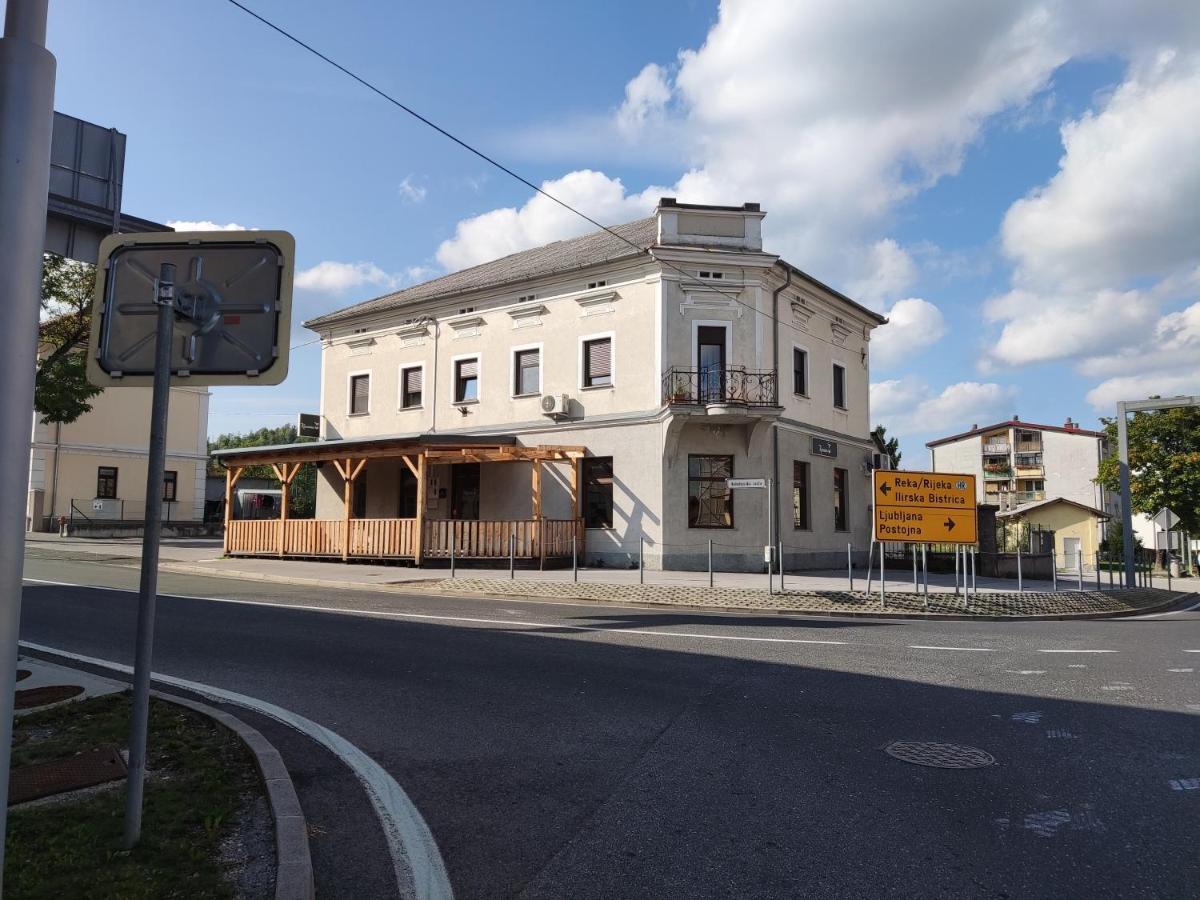 Family Hostel Pivka Exterior photo